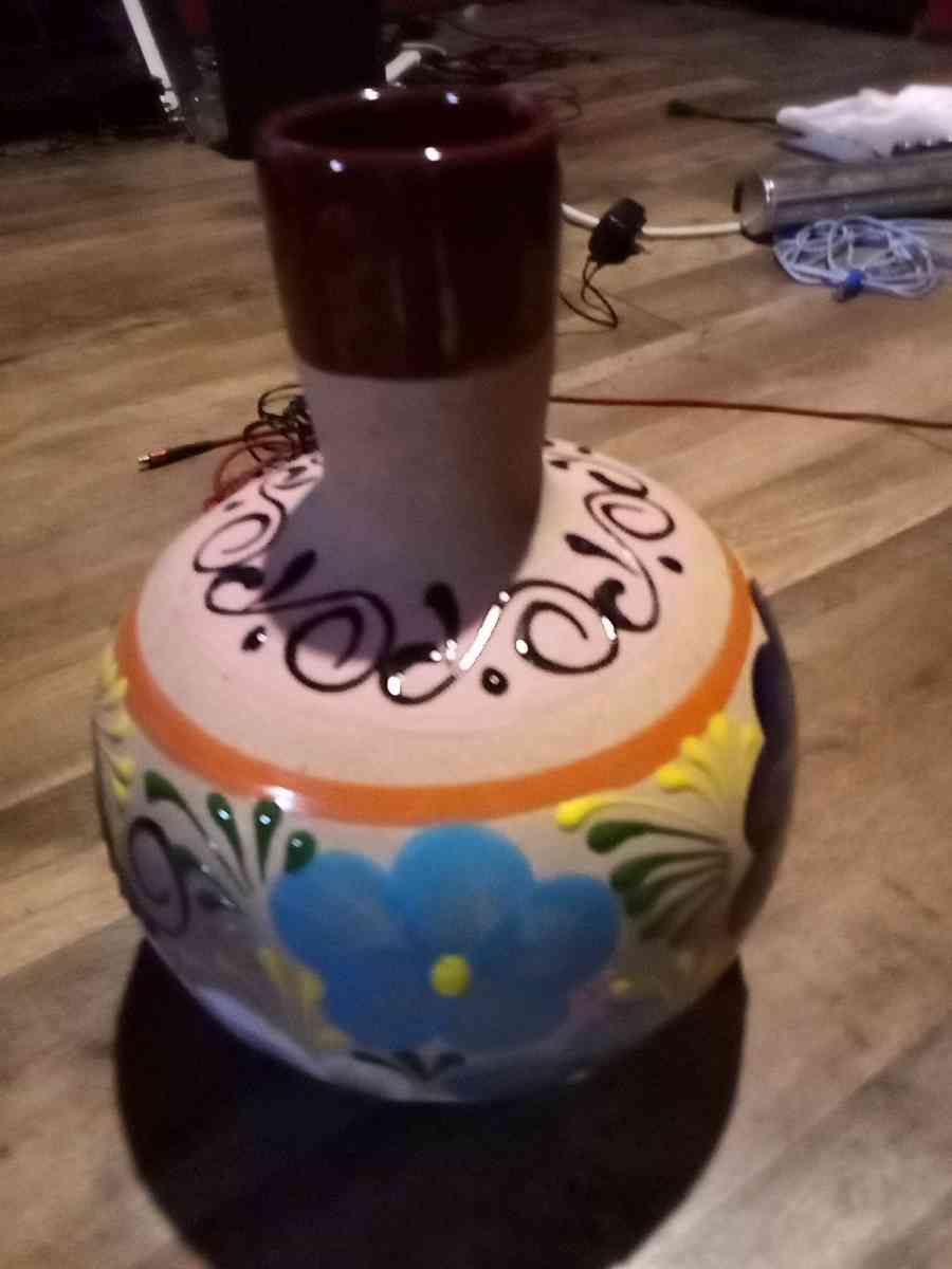 vase painted and glazed - Mc Minnville, Tennessee - FleaMarketBay