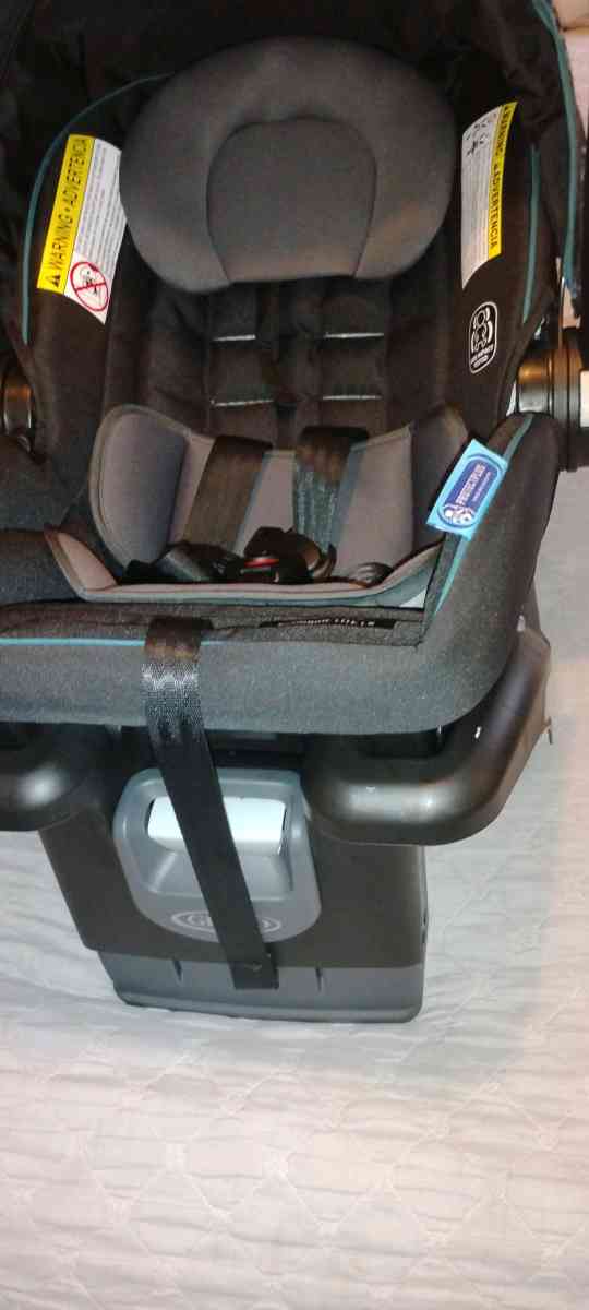 Carseat with Base - Los Angeles, California - FleaMarketBay
