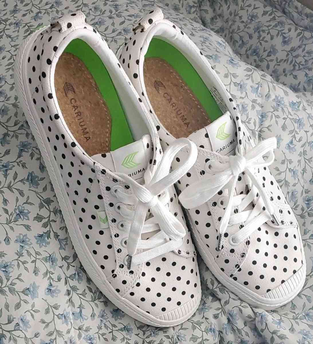 Womens sneakers - Bowling Green, Kentucky - FleaMarketBay