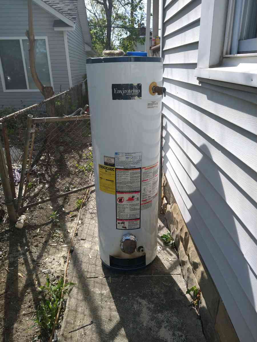 hot water tank 40 gal natural gas