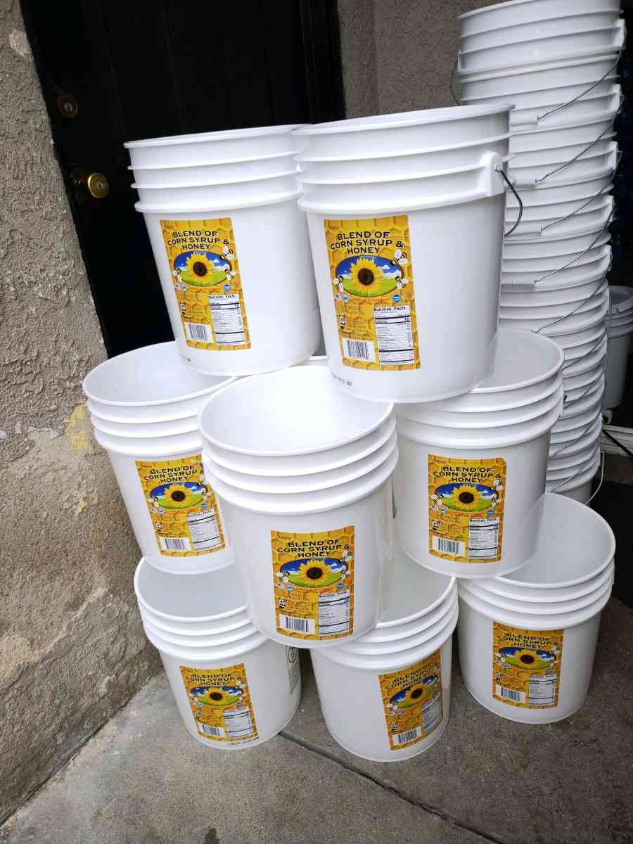 5 gallon buckets - Pomona, California - FleaMarketBay