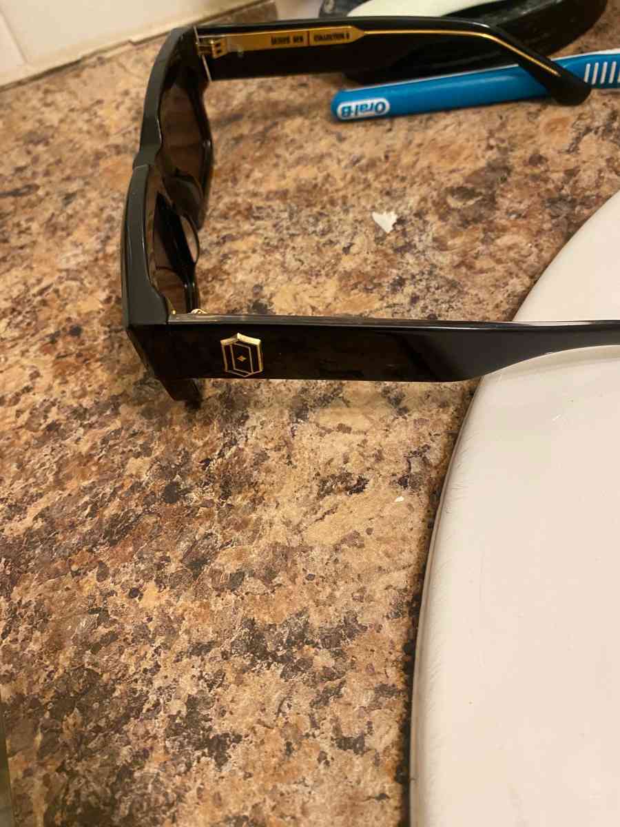 James ore glasses - Cleveland, Ohio - FleaMarketBay