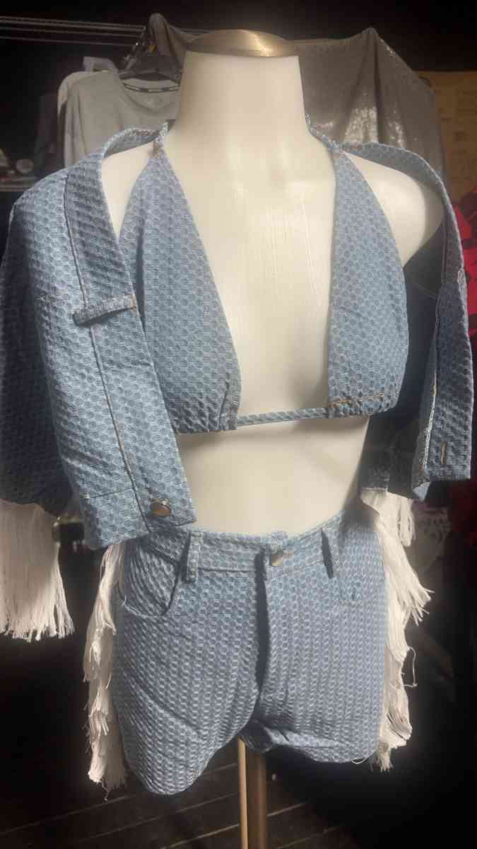 Jean outfit 3 pc size medium - New Britain, Connecticut - FleaMarketBay