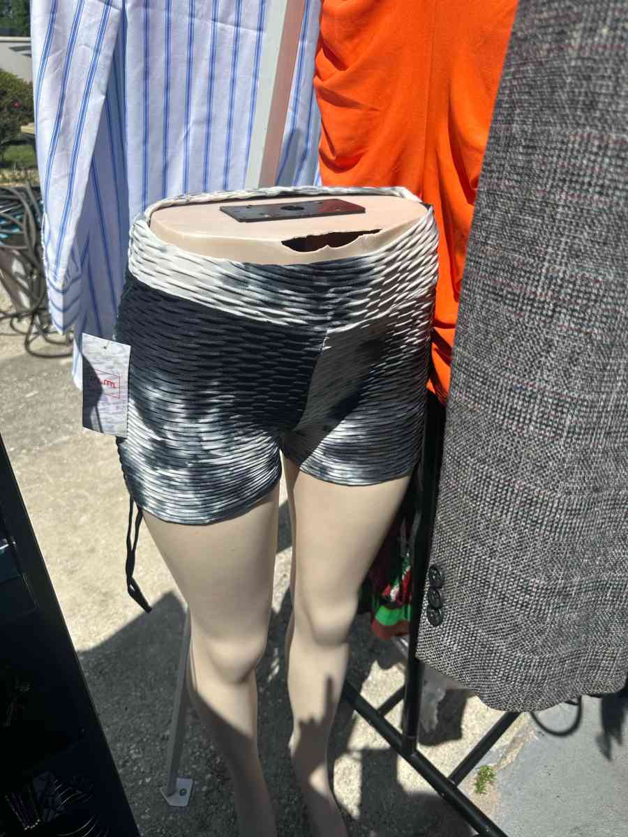 ladys close - Oak Hill, Florida - FleaMarketBay