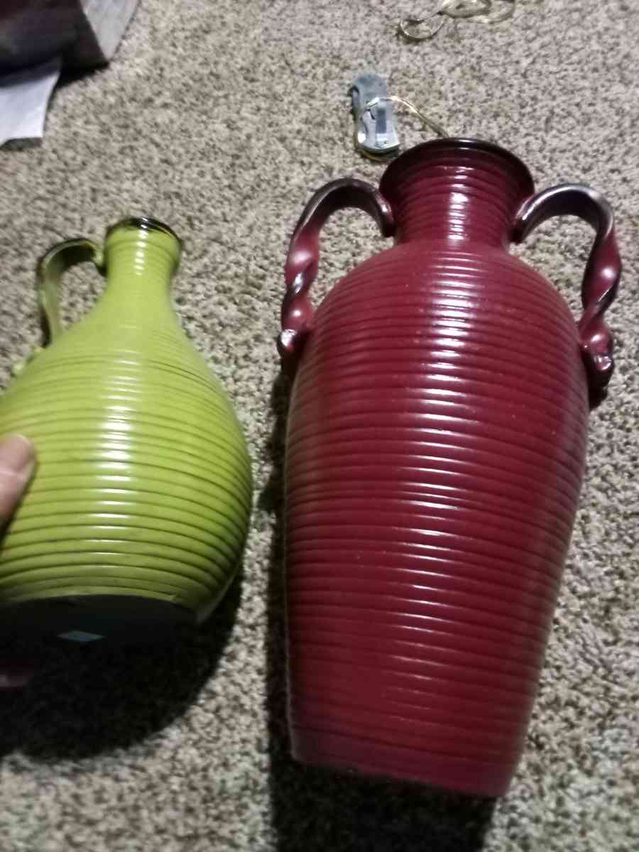 2 vases - Mc Minnville, Tennessee