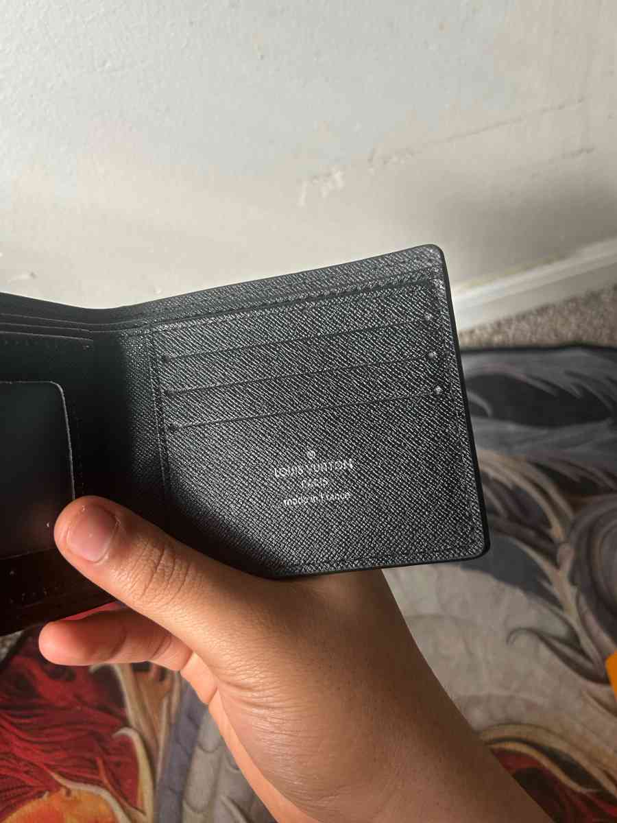 Louis Vuitton wallet - Reynoldsburg, Ohio - FleaMarketBay