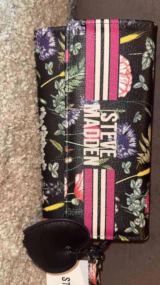 Steve Madden wallet - North Manchester, Indiana - FleaMarketBay