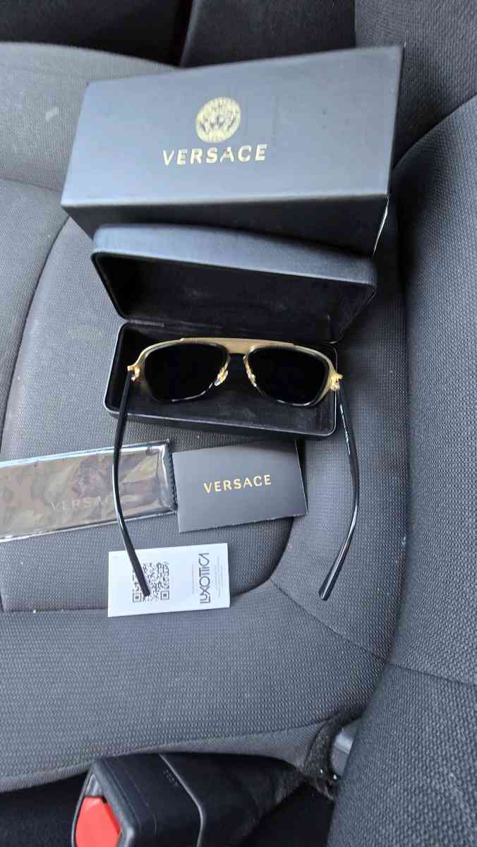 VERSACE BRAND NEW - Sarasota, Florida - FleaMarketBay