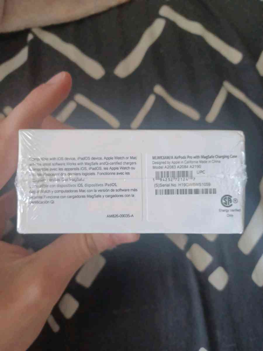 airpods Pro with wireless charging case - Fort Wayne, Indiana - FleaMarketBay