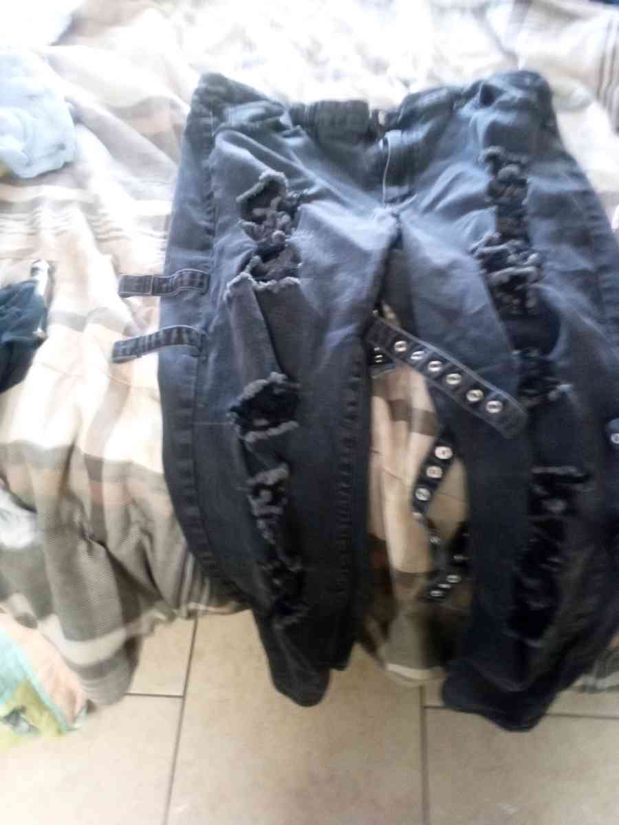 ripped black jeans - Konawa, Oklahoma - FleaMarketBay