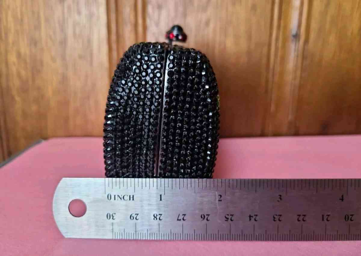 Multicolored Rhineston Flower Shape Clutch Bag Chain and Han - Akron, Ohio - FleaMarketBay