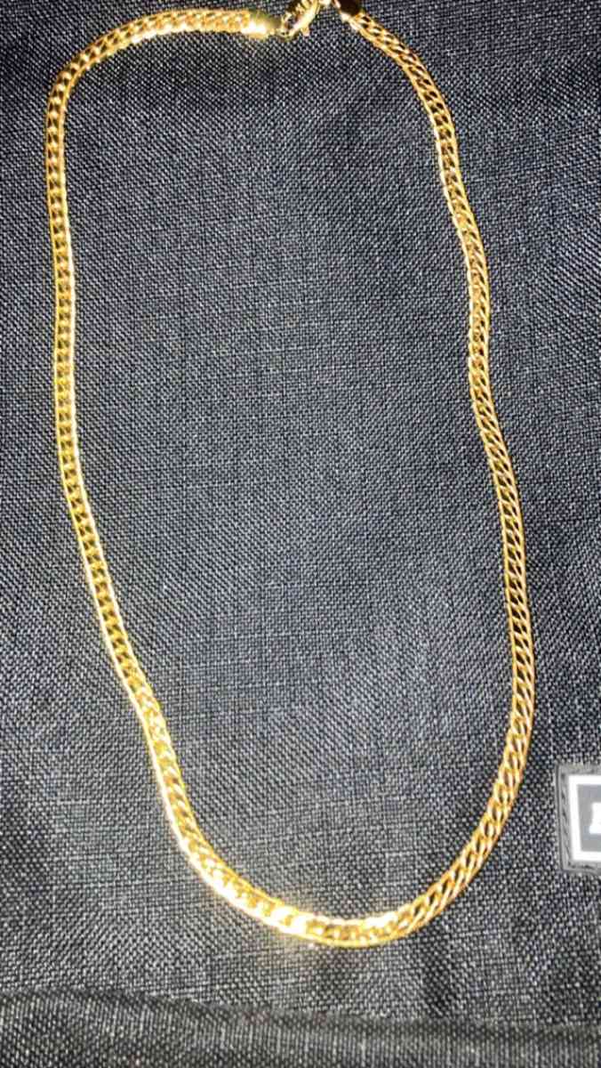 Elegant Gold Chain Necklace - Surprise, Arizona - FleaMarketBay