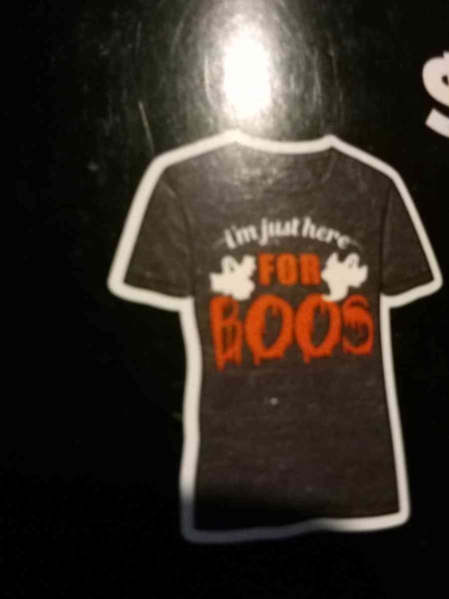 2 Halloween shirts boys medium - Mc Minnville, Tennessee - FleaMarketBay