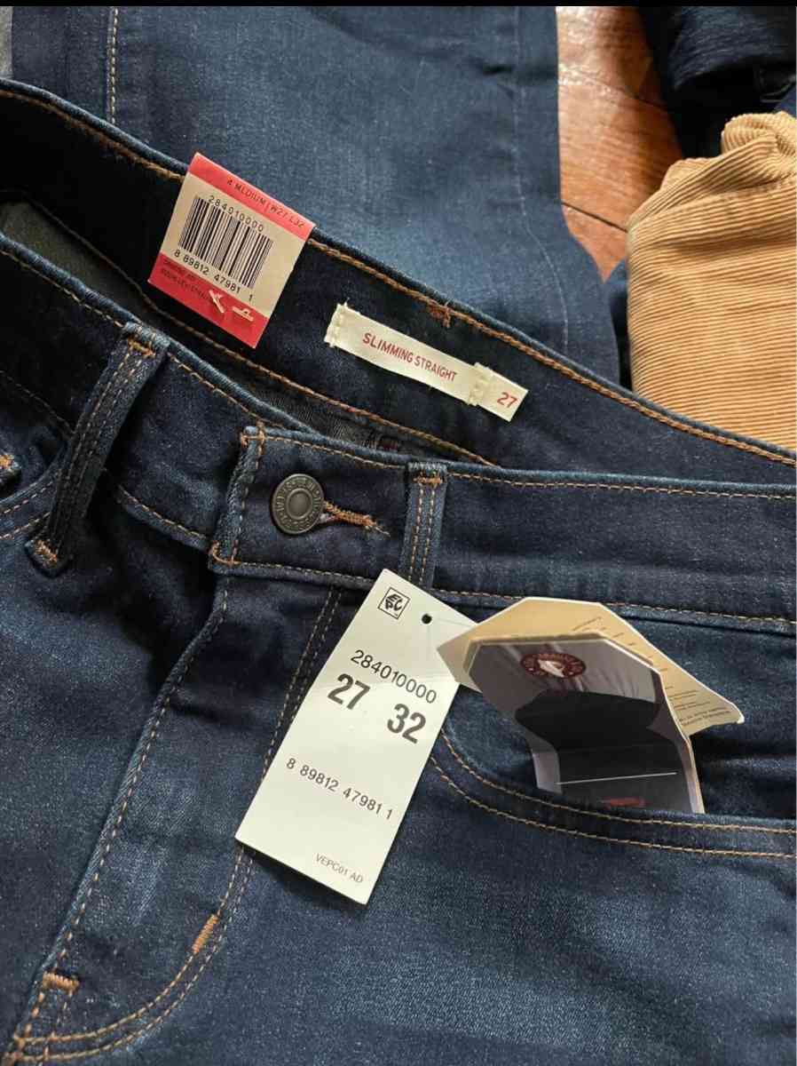 huge lot of womens jeans - Lyndhurst, New Jersey - FleaMarketBay