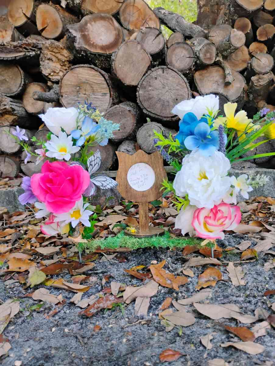 artificial flowers for loved ones - Jacksonville, Florida - FleaMarketBay