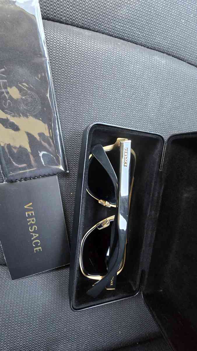 VERSACE BRAND NEW - Sarasota, Florida - FleaMarketBay