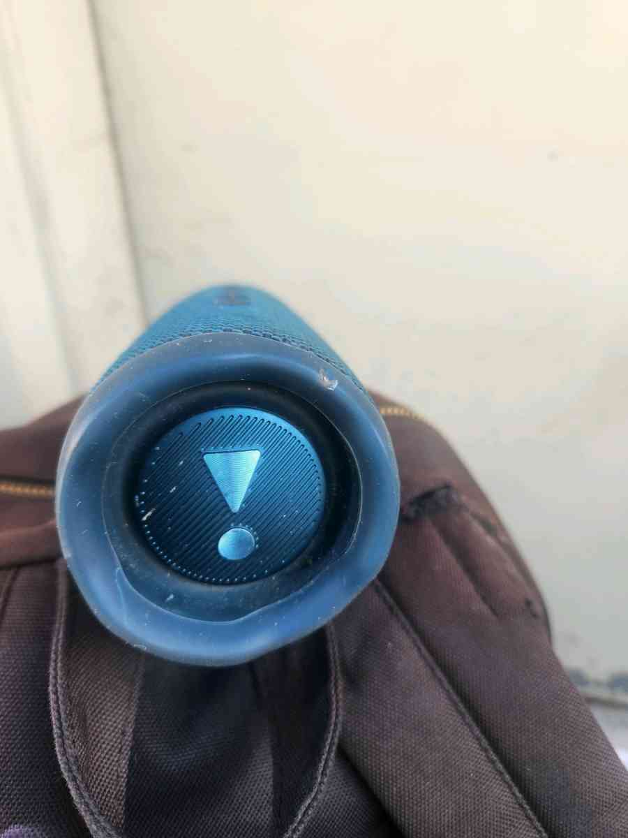 JBL FLIP 6 Speaker - Alicia, California - FleaMarketBay