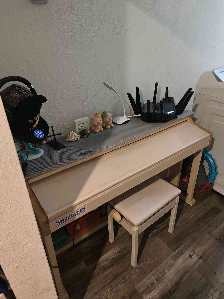 Digital Piano - Long Beach, California - FleaMarketBay