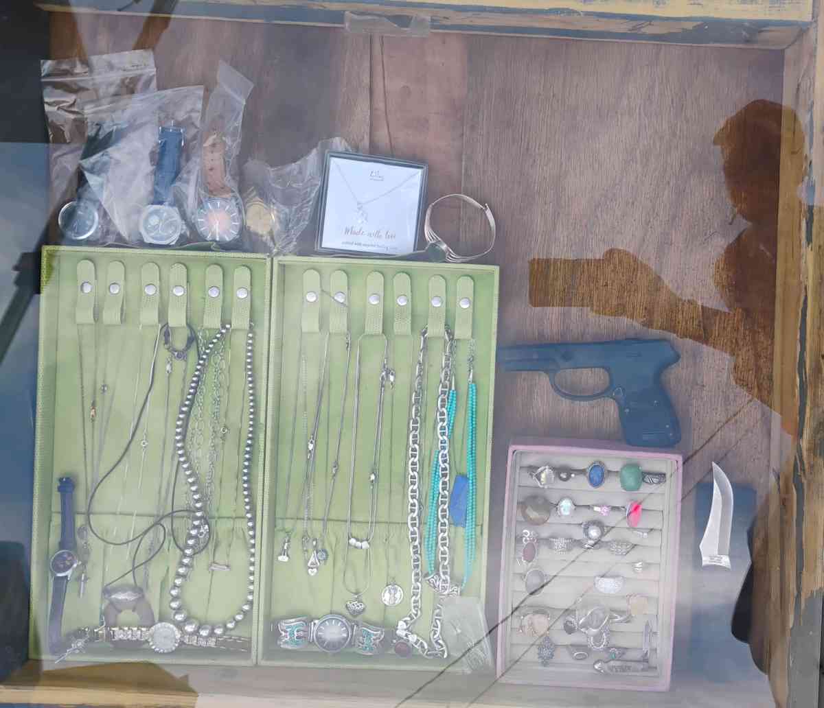 Mayer yard sale - Mayer, Arizona - FleaMarketBay