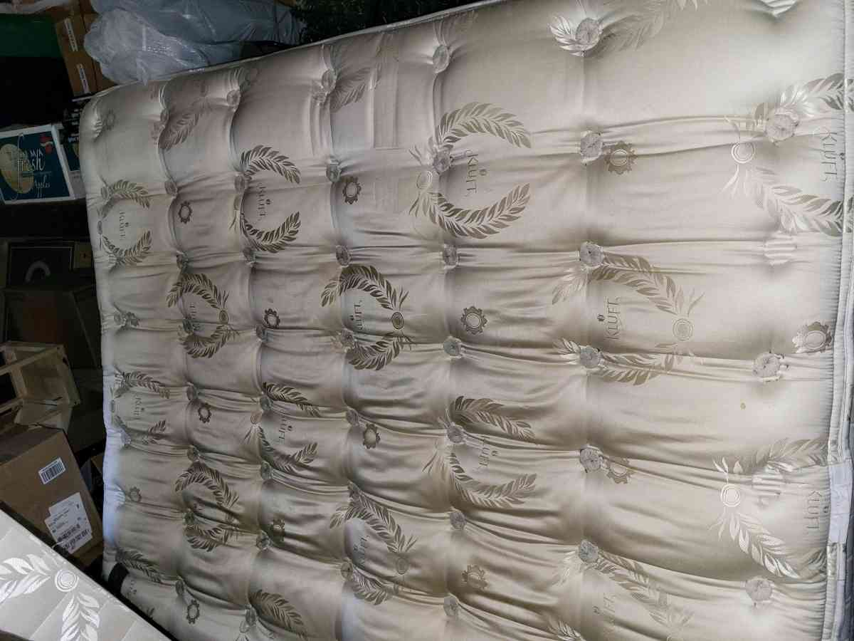 King size bed with box springs - La Verne, California - FleaMarketBay