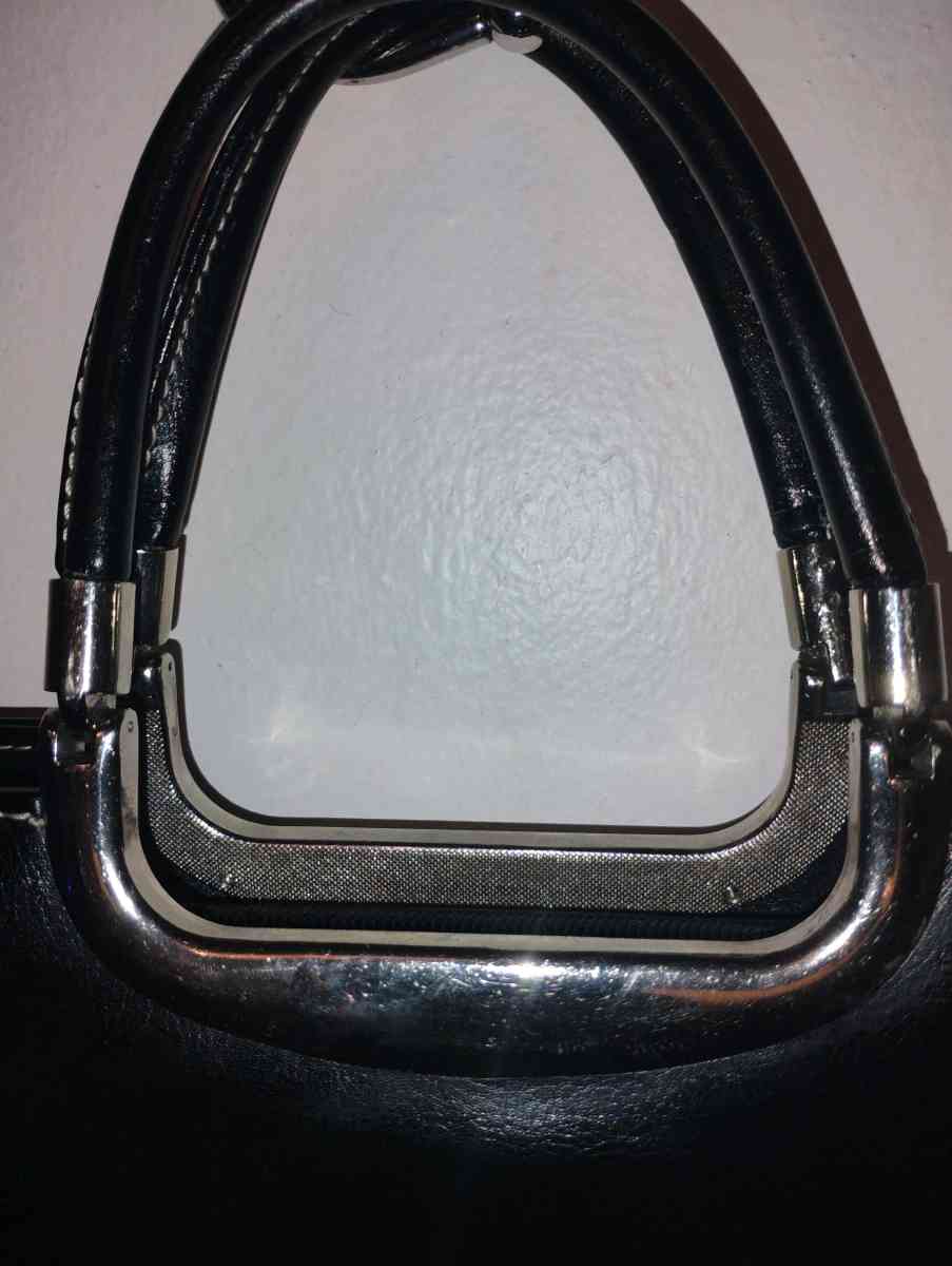 Gucci black leather handbag - Chicago, Illinois - FleaMarketBay