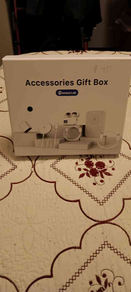 Accessories Gift Box - Ivanhoe, California