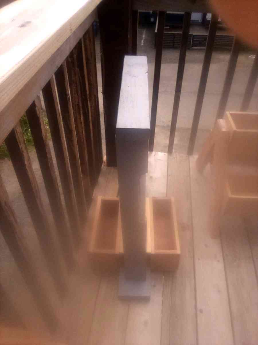 welcome sign with planters - Newport, Oregon - FleaMarketBay