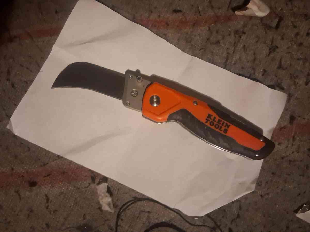 assorted variety of knives 70bucksfor all OBO will negotiate - Farmingdale, Maine - FleaMarketBay