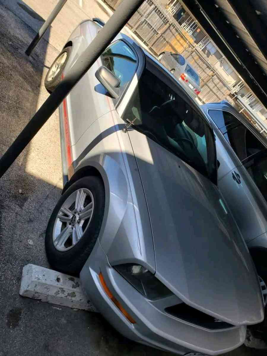Ford Mustang 2005 standar - Houston, Texas - FleaMarketBay