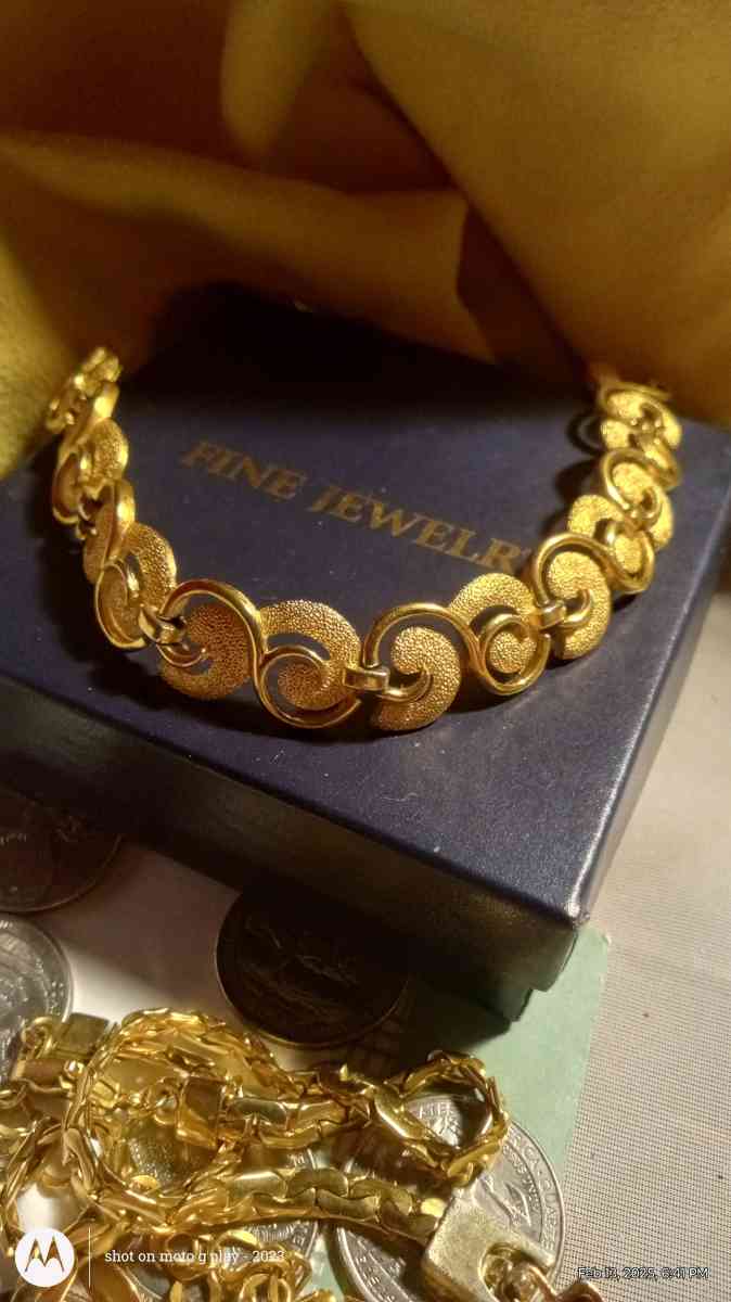 Vintage Trifari Bracelet - Advent, West Virginia