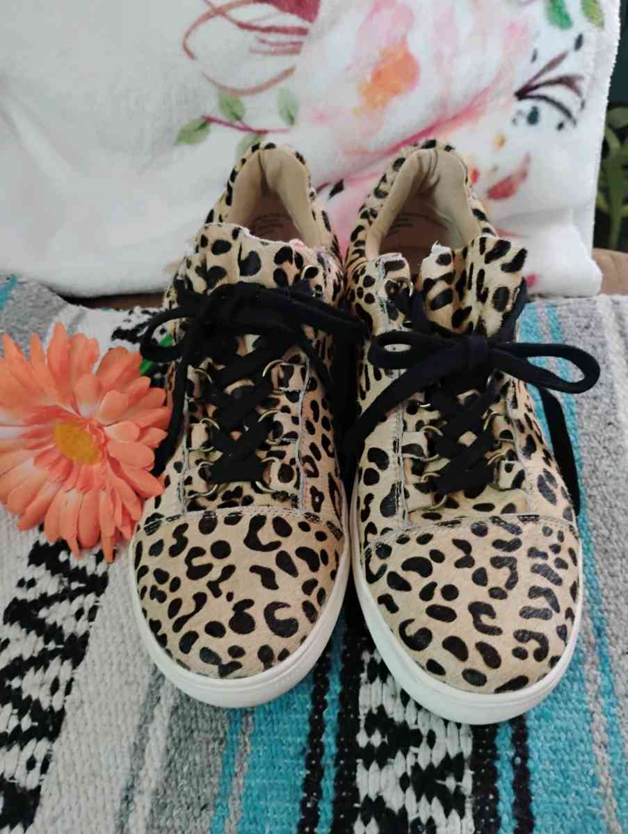 Leopard print sneakers - Bowie, Texas - FleaMarketBay