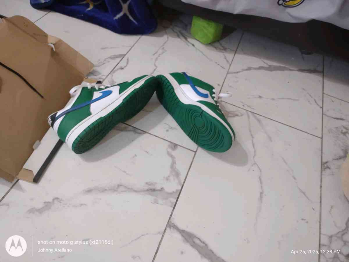 Nike Dunks - Moreno Valley, California