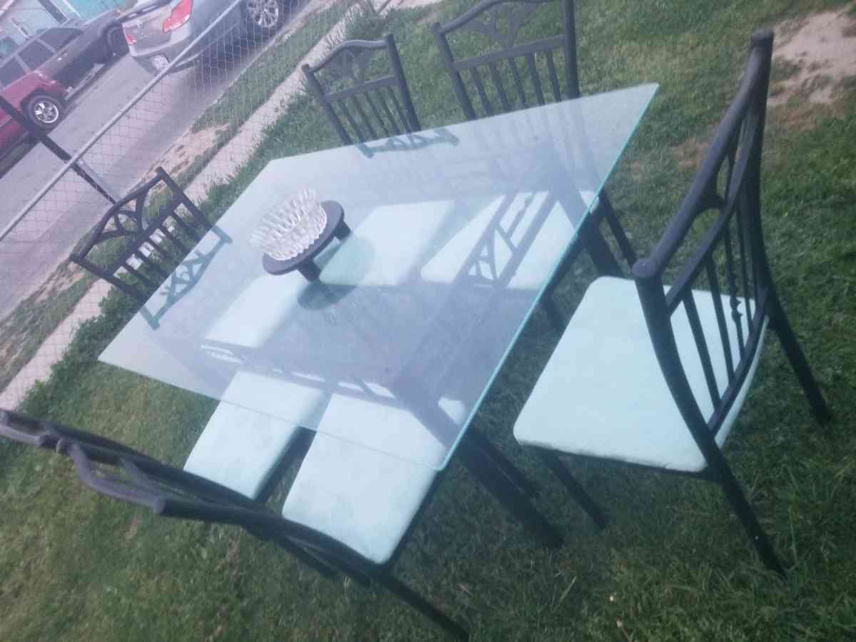 wrought ironglass top dinnetteblack and mint seats 6 simply - Bakersfield, California - FleaMarketBay