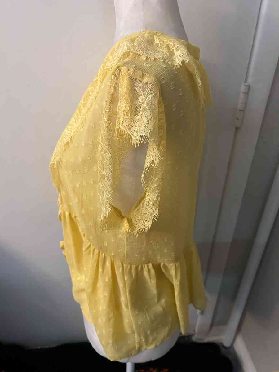 Zara Yellow Polka Dot Ruffle Lace Short Sleeve Blouse Size S - Atlanta, Georgia - FleaMarketBay