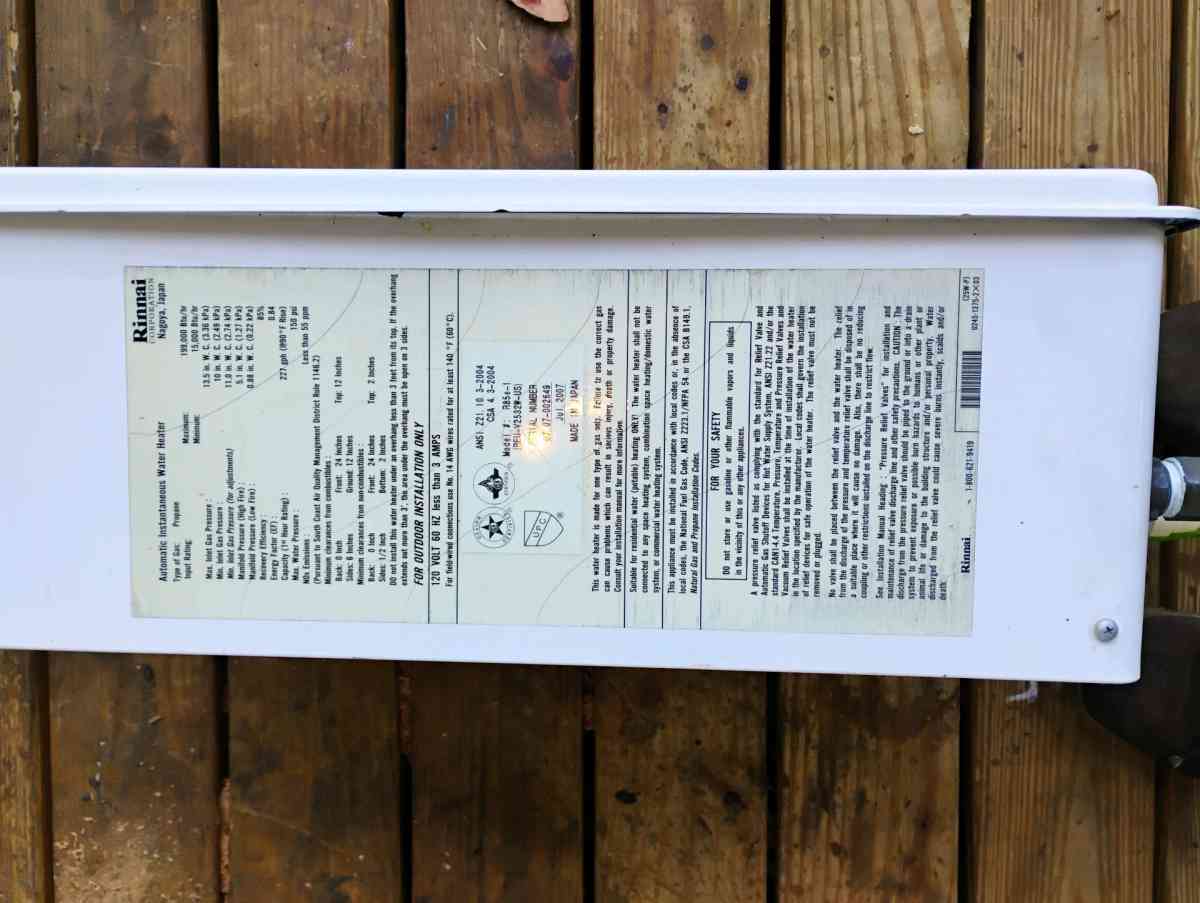 Rinnai propane instantaneous tankless hot water heater - Green Cove Springs, Florida - FleaMarketBay