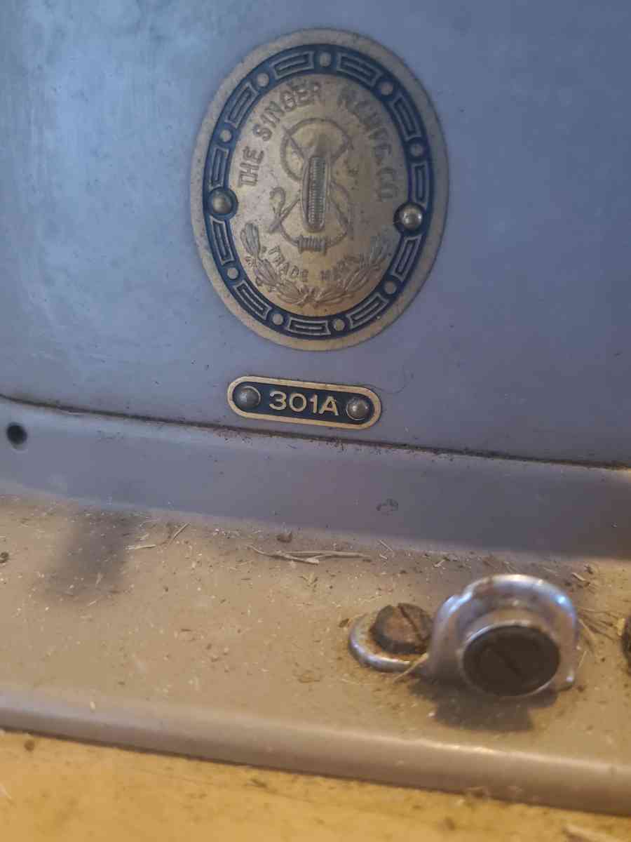 1950s singer sewing machine - Summerville, South Carolina - FleaMarketBay