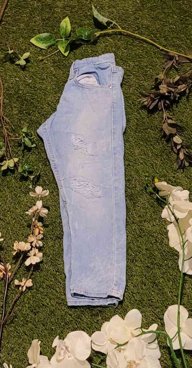 Girls Ripped Jeans - Baltimore, Maryland - FleaMarketBay