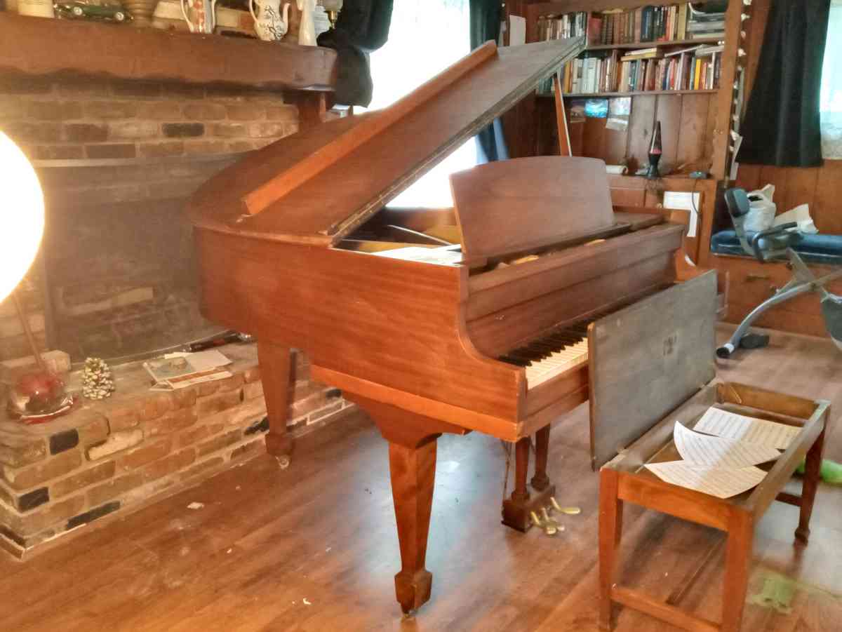 BABY GRAND PIANO - North Hollywood, California - FleaMarketBay
