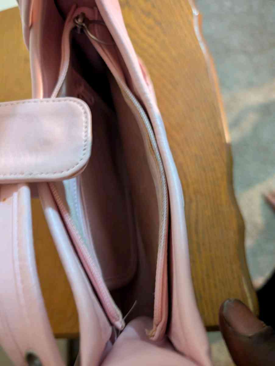 Elegant Pink Womens Bag - Baltimore, Ohio - FleaMarketBay