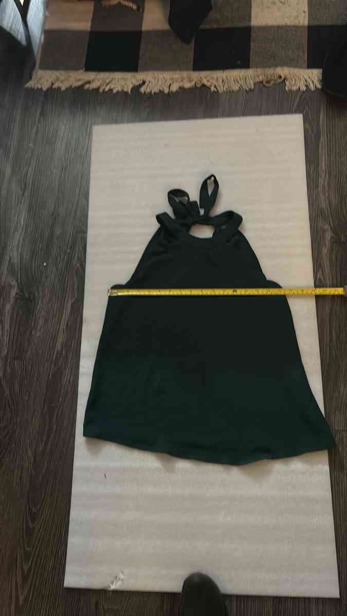 SHEIN Green Scalloped Tie Top Size XS - Atlanta, Georgia - FleaMarketBay