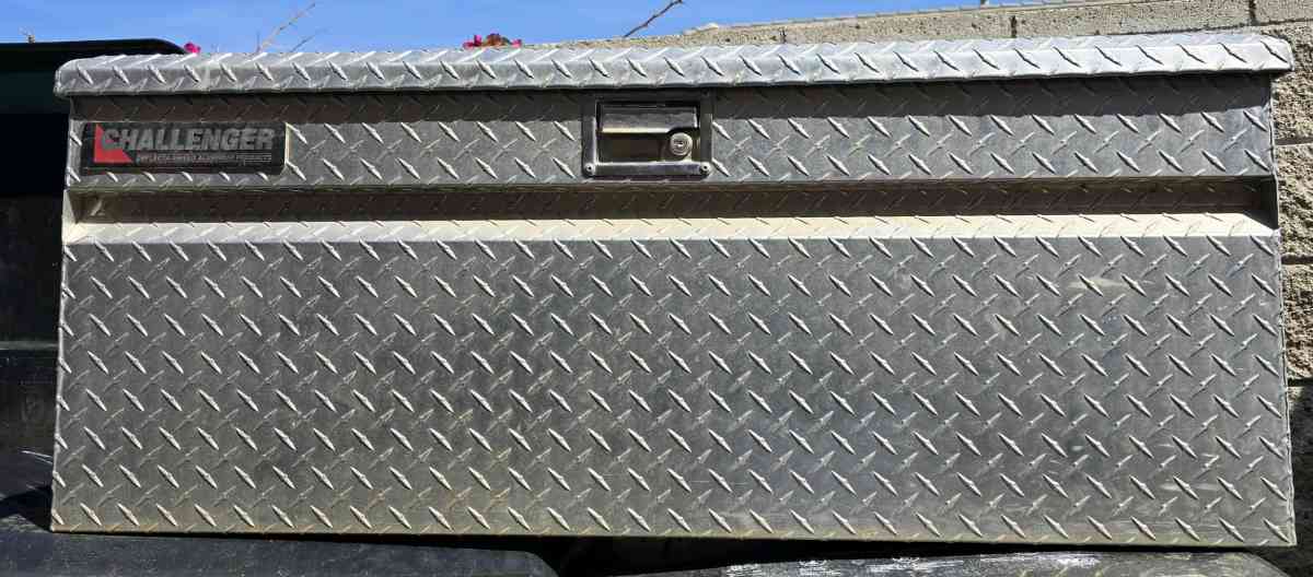 CHALLENGER  TRUCK TOOL BOX - Menifee, California - FleaMarketBay