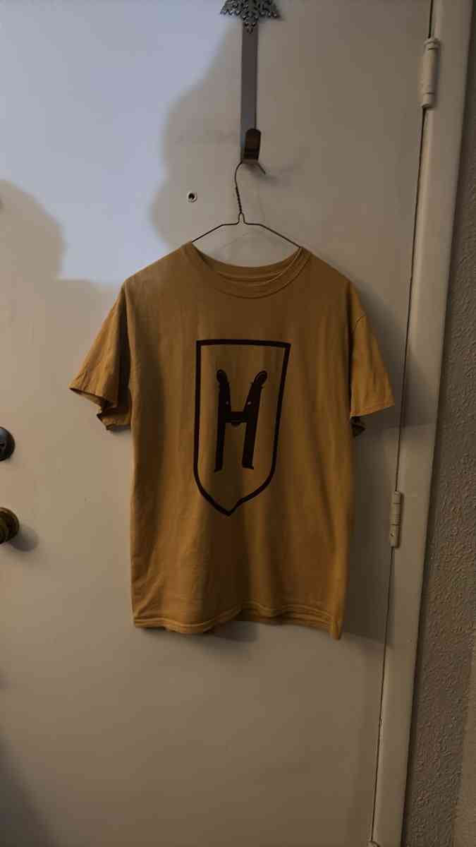 Harry Potter and the Cursed Child Hufflepuff TShirt Size M - Atlanta, Georgia - FleaMarketBay