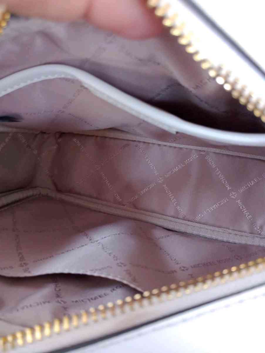 MICHAEL KORS JET SET TRAVEL purse - Frostproof, Florida - FleaMarketBay