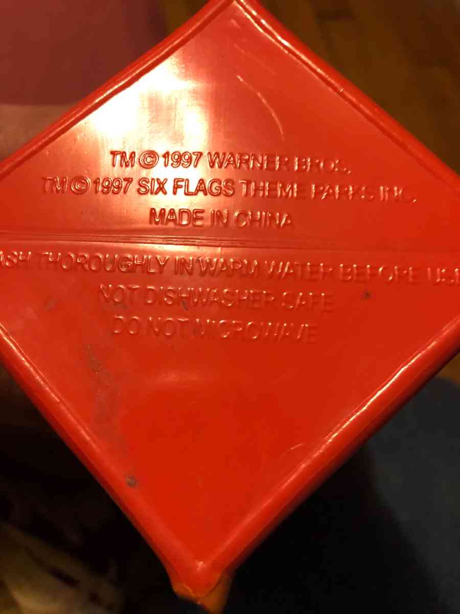 1997 six flags Warner brother - Hartsville, Tennessee - FleaMarketBay