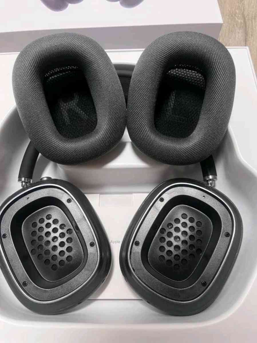 Apple Airpod max Black - Wilmington, Delaware - FleaMarketBay
