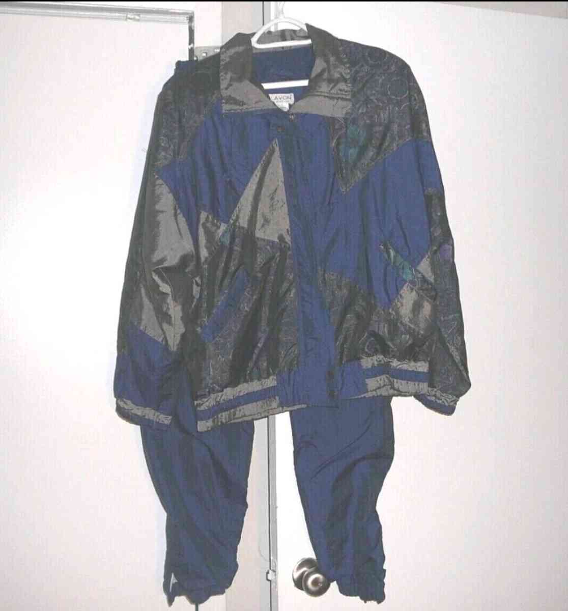 Womans Lavon 2PC Shimmer Jogging Suit Medium 90s Floral - Kannapolis, North Carolina
