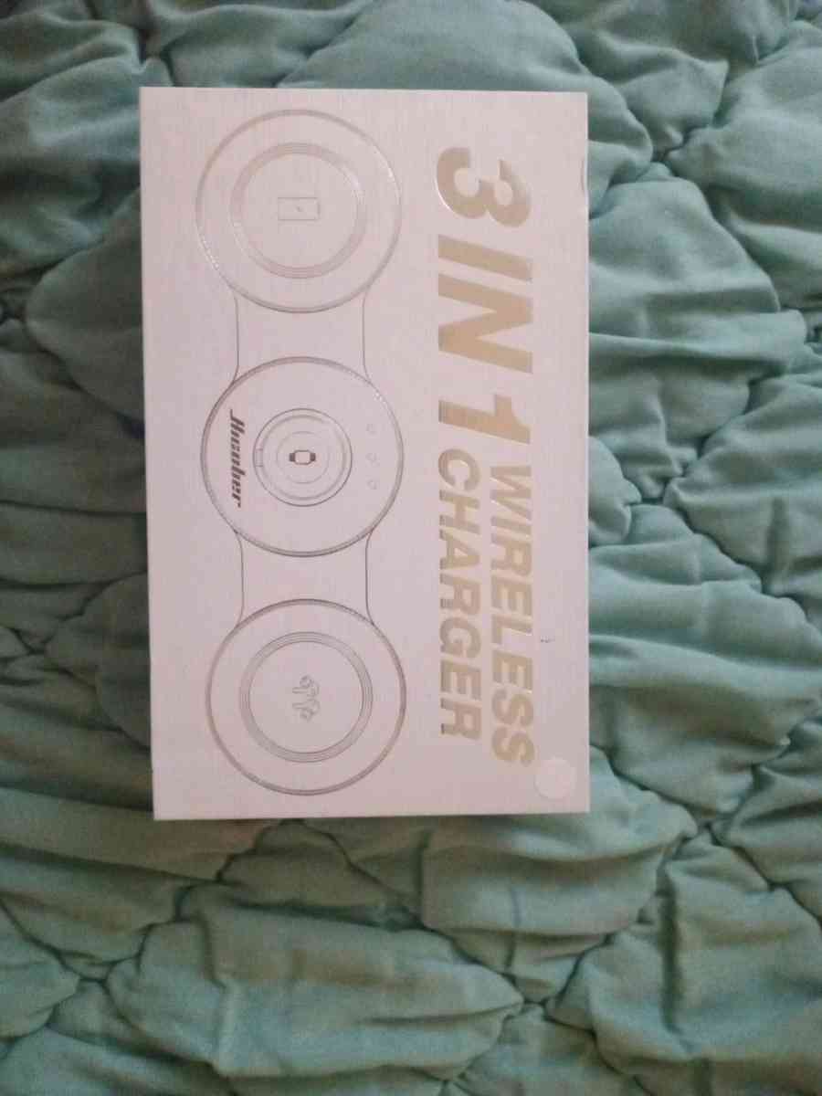 3in1 charging ports phone smartwatch Bluetooth earbuds - Knoxville, Tennessee