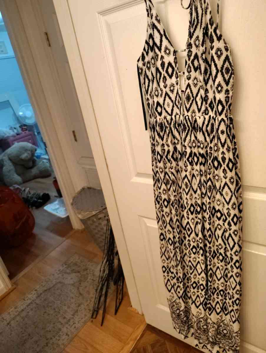 papaya black and white maxi dress - Kissimmee, Florida - FleaMarketBay