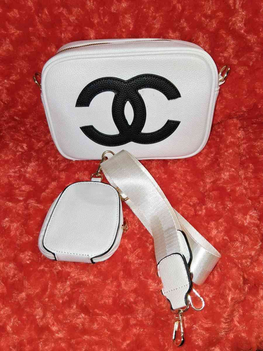 White Chanel Crossbody Bag - Milwaukee, Wisconsin - FleaMarketBay