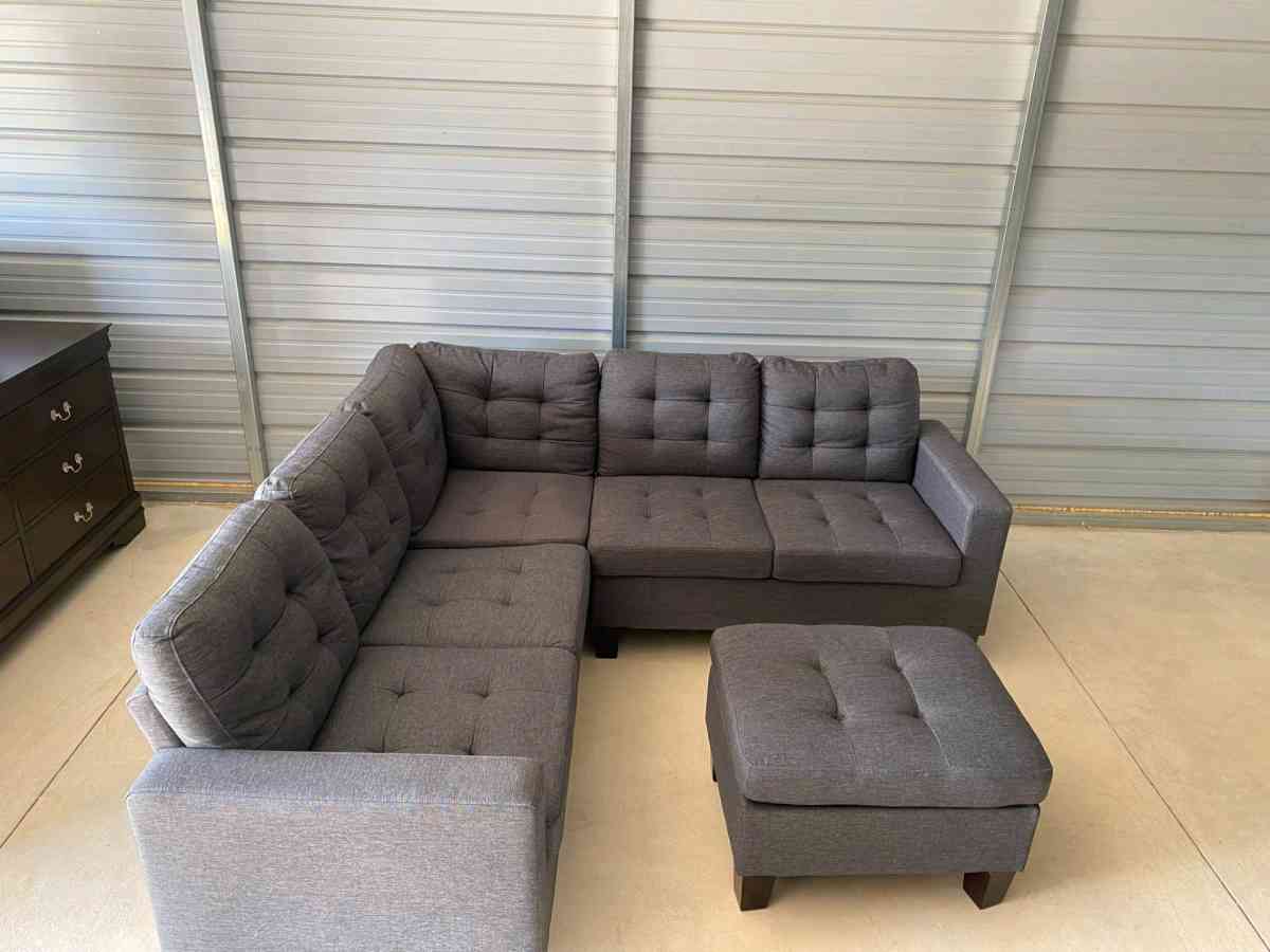 Grey sectional with ottoman Free Delivery If Needed - Frostproof, Florida - FleaMarketBay